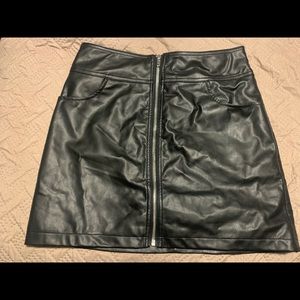 Zipper front faux leather skirt